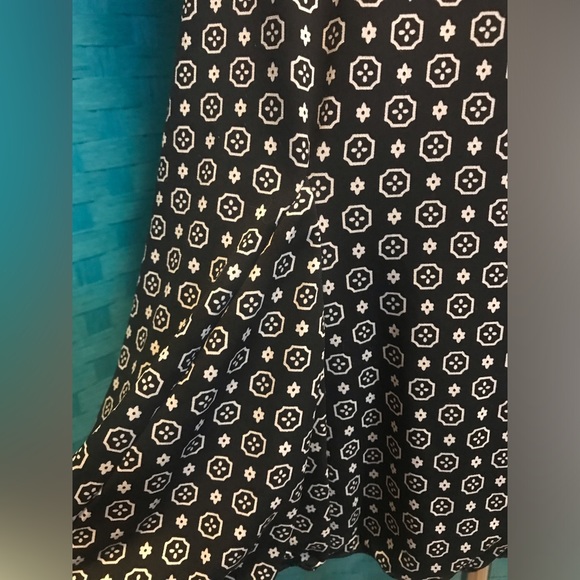 Briggs New York Stretch Flounce Hem Skirt and tank lot sold together. - Picture 9 of 13